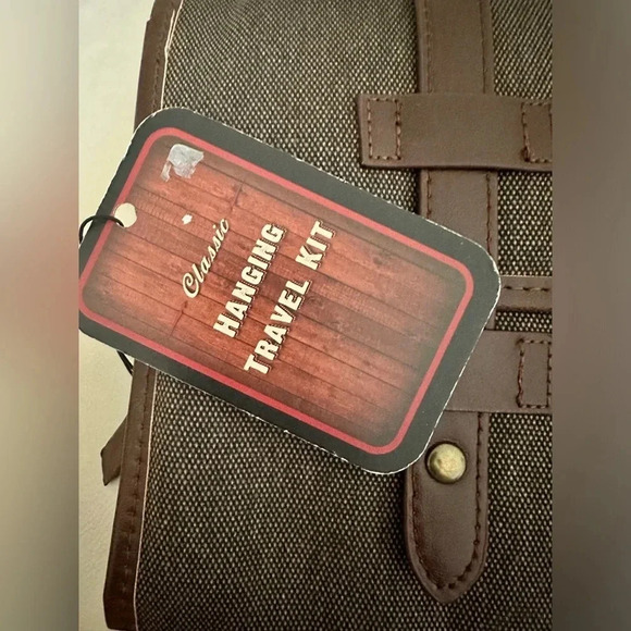 Classic Hanging Travel Toiletry Kit - NWT - Picture 3 of 3